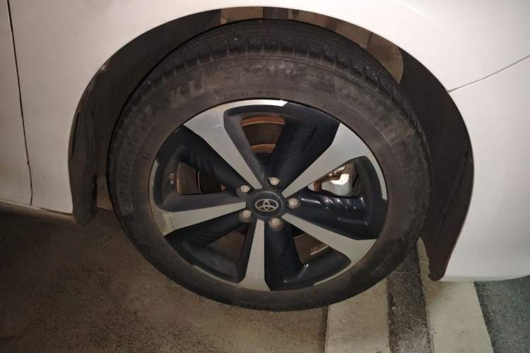 Used GAC Group Toyota iA5 2019 Luxury Edition Right Front Wheel Hub