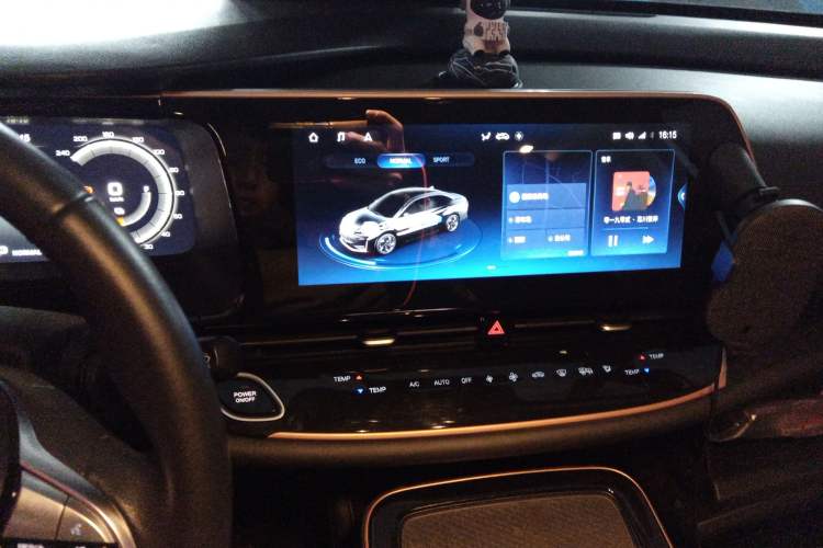 Used GAC Group Toyota iA5 2021 Luxury Edition Center Console