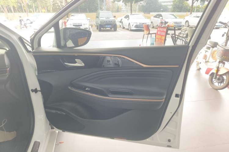 Used GAC Group Toyota iA5 2021 Luxury Edition Right Front Door Interior