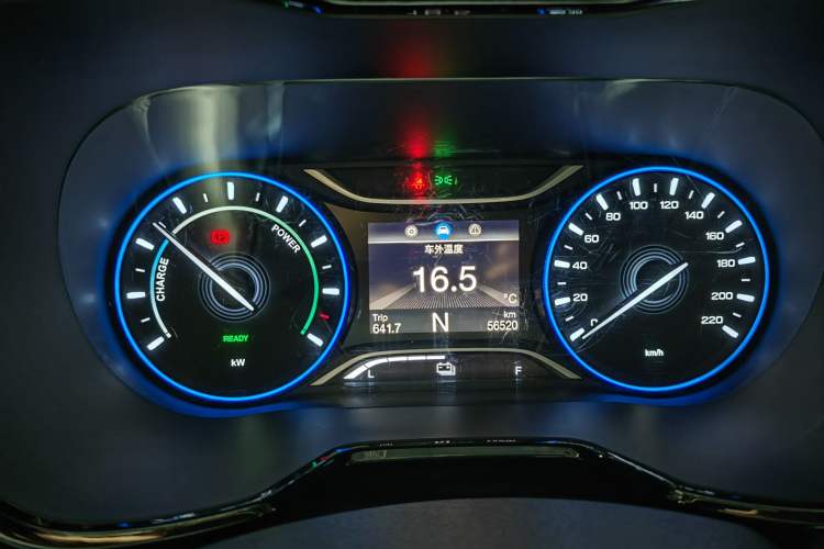 Used GAC Group ix4 2018 Luxury Edition Odometer Close Up