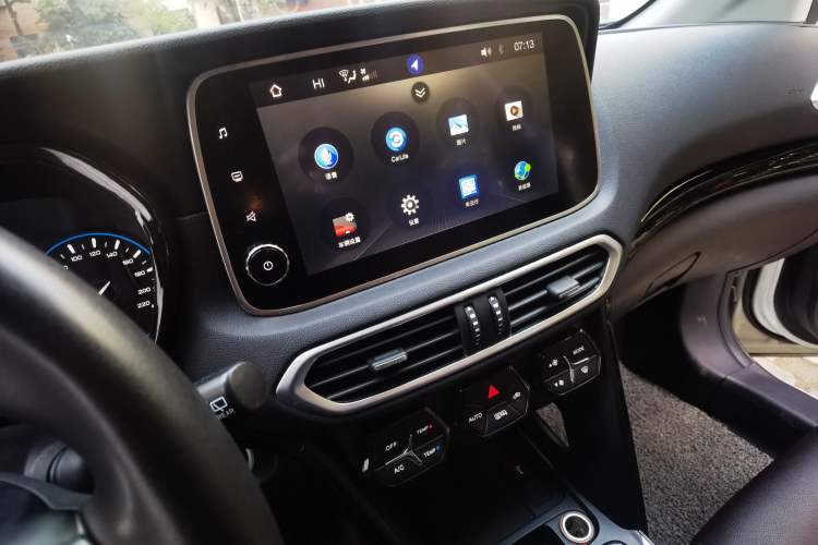 Used GAC Group ix4 2018 Luxury Edition Audio And AC Panel
