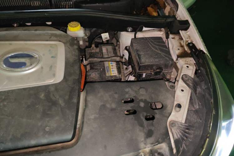 Used GAC Group ix4 2018 Luxury Edition Engine Bay Left