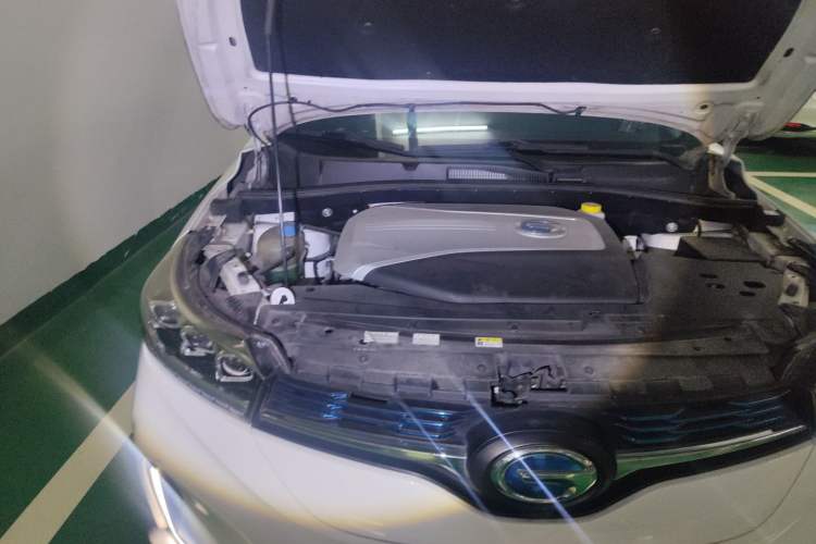 Used GAC Group ix4 2018 Luxury Edition Engine Bay Right