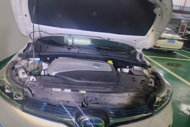 Used GAC Group ix4 2018 Luxury Edition Engine Bay