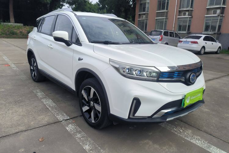 Used GAC Group ix4 2018 Luxury Edition Front Right 45 Deg