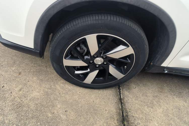 Used GAC Group ix4 2018 Luxury Edition Left Front Wheel Hub