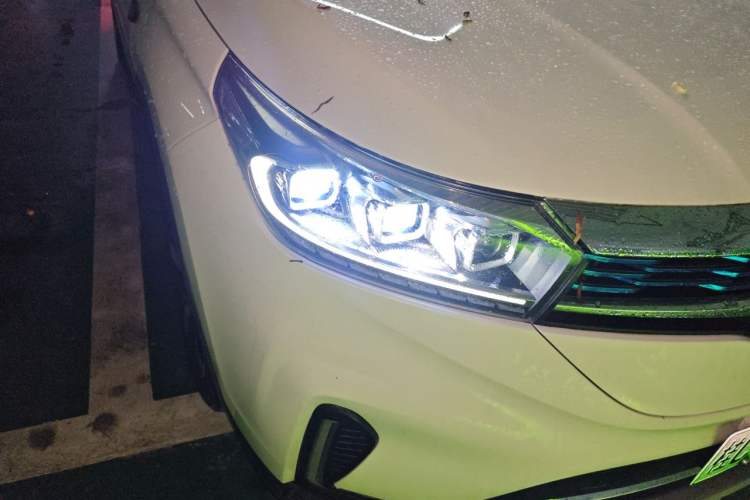 Used GAC Group ix4 2018 Luxury Edition Right Front Headlight