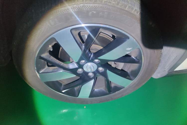 Used GAC Group ix4 2018 Luxury Edition Right Front Wheel Hub