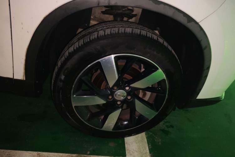 Used GAC Group ix4 2018 Luxury Edition Right Front Wheel Hub