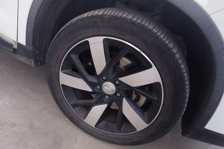 Used GAC Group ix4 2018 Luxury Edition Right Front Wheel Hub