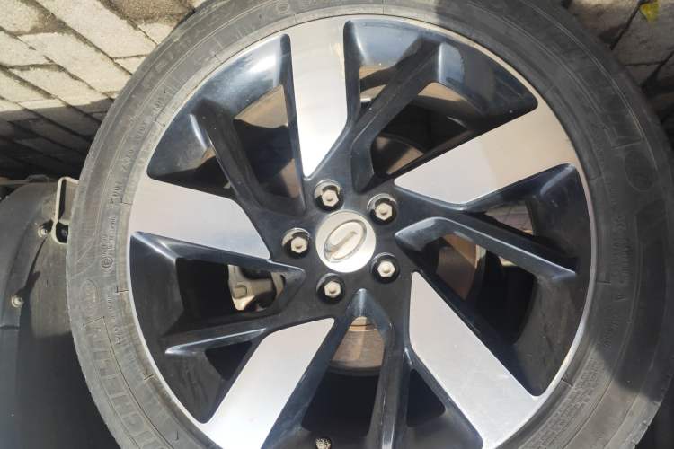 Used GAC Group ix4 2018 Luxury Edition Right Rear Wheel Hub