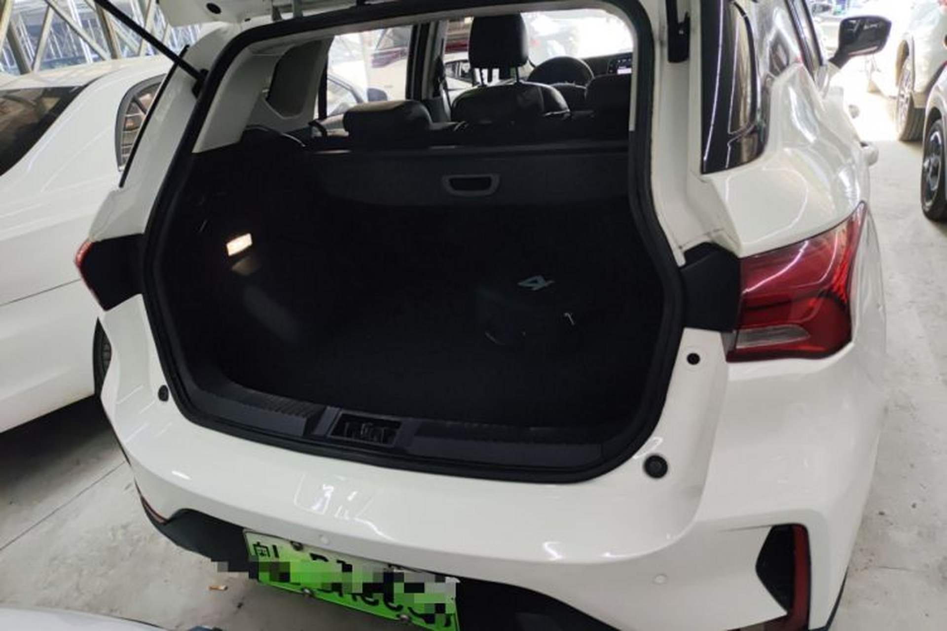 Used GAC Group ix4 2018 Luxury Edition Trunk