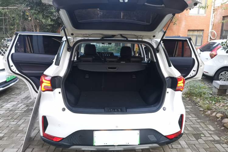Used GAC Group ix4 2018 Luxury Edition Trunk