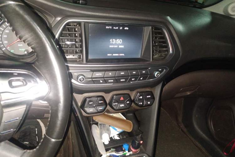 Used GAC Group Qizhi PHEV 2018 1.5L Smart Connect Premium Edition Audio And AC Panel