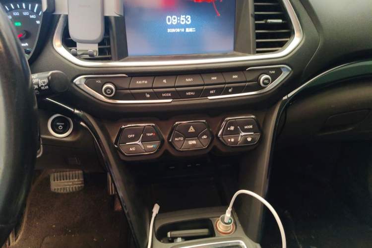 Used GAC Group Qizhi PHEV 2018 1.5L Smart Connect Premium Edition Audio And AC Panel