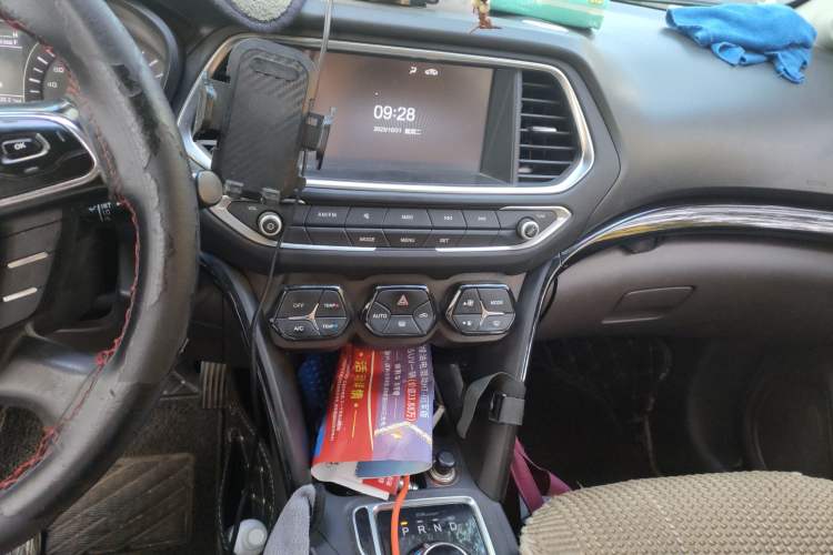 Used GAC Group Qizhi PHEV 2018 1.5L Smart Connect Luxury Edition Audio And AC Panel