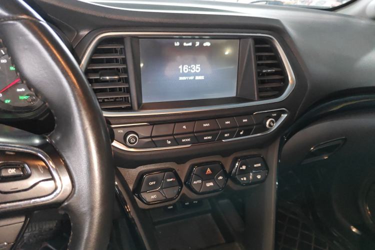 Used GAC Group Qizhi PHEV 2018 1.5L Smart Connect Premium Edition Audio And AC Panel
