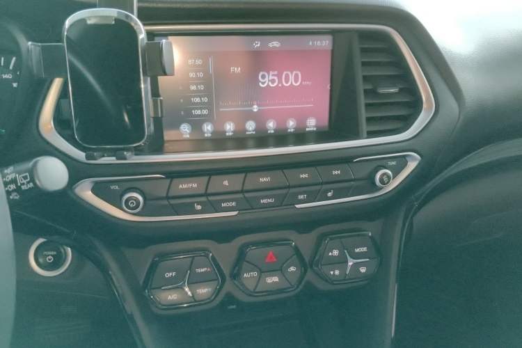 Used GAC Group Qizhi PHEV 2018 1.5L Smart Connect Premium Edition Audio And AC Panel