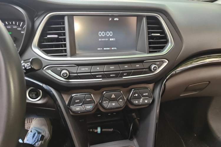 Used GAC Group Qizhi PHEV 2018 1.5L Smart Connect Luxury Edition Audio And AC Panel