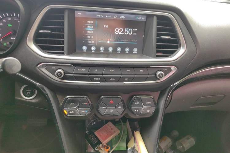Used GAC Group Qizhi PHEV 2018 1.5L Smart Connect Luxury Edition Audio And AC Panel