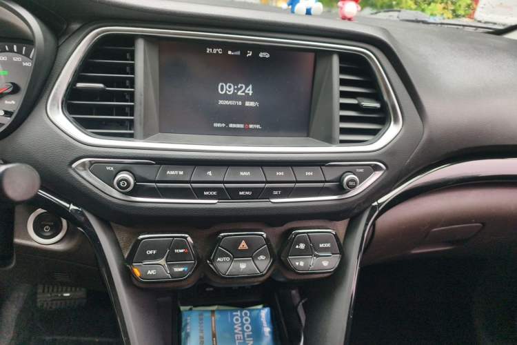 Used GAC Group Qizhi PHEV 2018 1.5L Smart Connect Luxury Edition Audio And AC Panel