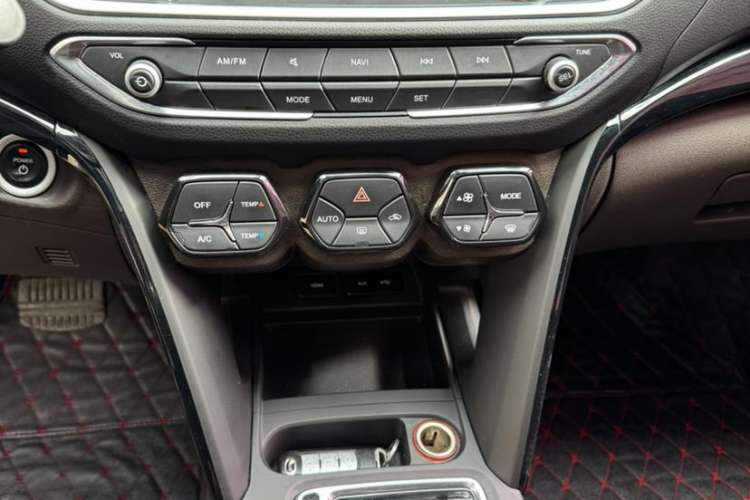 Used GAC Group Qizhi PHEV 2018 1.5L Smart Connect Luxury Edition Interior 3