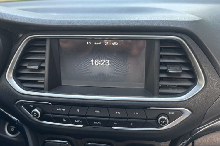 Used GAC Group Qizhi PHEV 2018 1.5L Smart Connect Premium Edition Interior 3