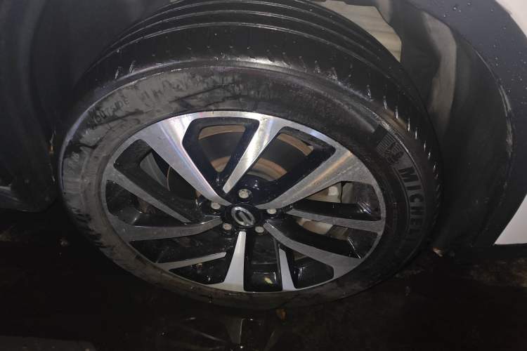 Used GAC Group Qizhi PHEV 2018 1.5L Smart Connect Premium Edition Right Front Wheel Hub