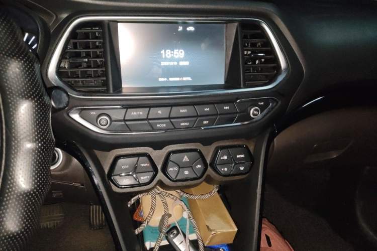 Used GAC Group Qizhi PHEV 2019 1.5L Smart Connect Luxury Edition Audio And AC Panel