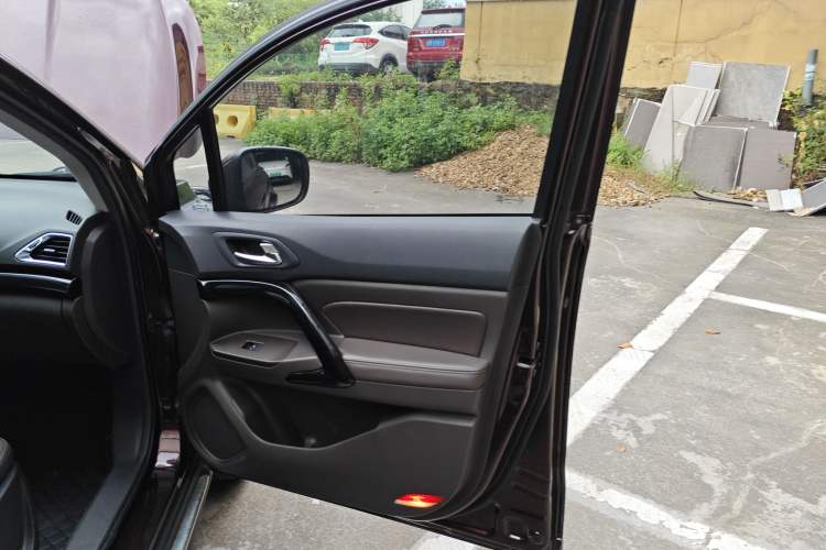 Used GAC Group Qizhi PHEV 2019 1.5L Smart Connect Premium Edition Interior 5