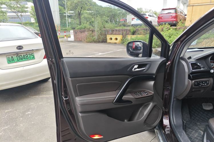 Used GAC Group Qizhi PHEV 2019 1.5L Smart Connect Premium Edition Interior 7