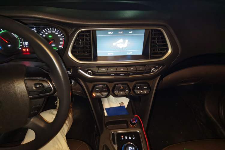 Used GAC Group Qizhi PHEV 2019 1.5L Smart Connect Luxury Edition Audio And AC Panel