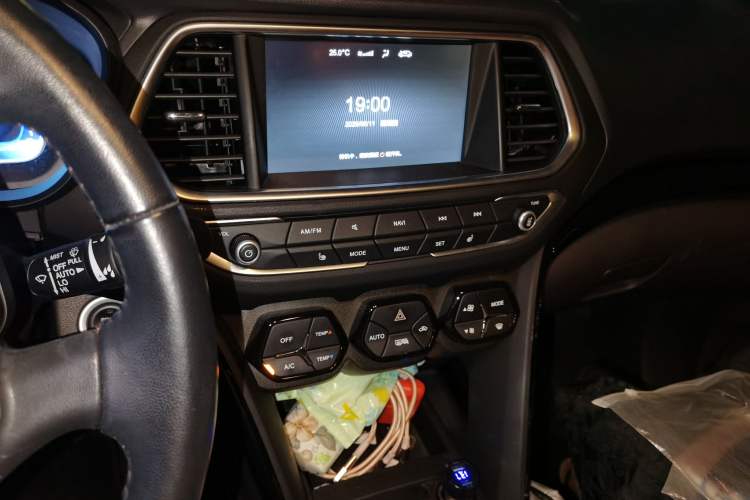 Used GAC Group Qizhi PHEV 2019 1.5L Smart Connect Premium Edition Audio And AC Panel