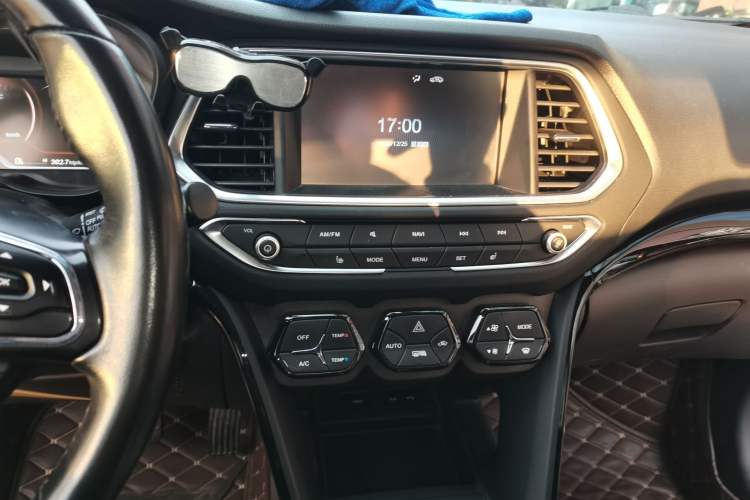 Used GAC Group Qizhi PHEV 2019 1.5L Smart Connect Premium Edition Audio And AC Panel