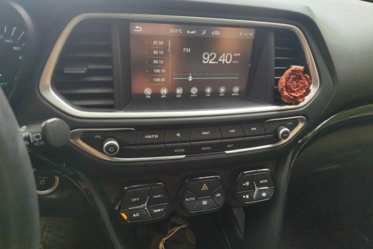Used GAC Group Qizhi PHEV 2019 1.5L Smart Connect Luxury Edition Audio And AC Panel