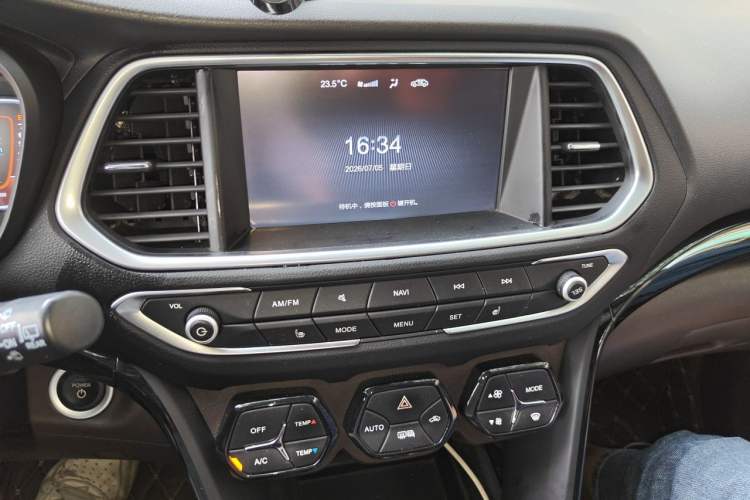 Used GAC Group Qizhi PHEV 2019 1.5L Smart Connect Premium Edition Audio And AC Panel