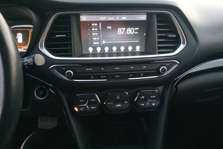 Used GAC Group Qizhi PHEV 2019 1.5L Smart Connect Premium Edition Audio And AC Panel