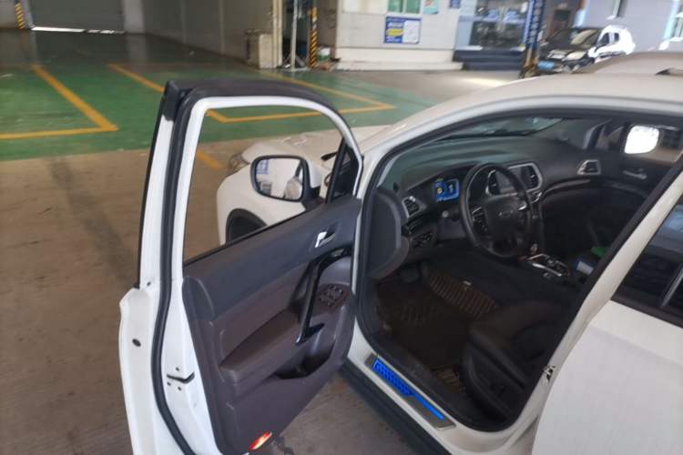 Used GAC Group Qizhi PHEV 2019 1.5L Smart Connect Premium Edition Driver Seat