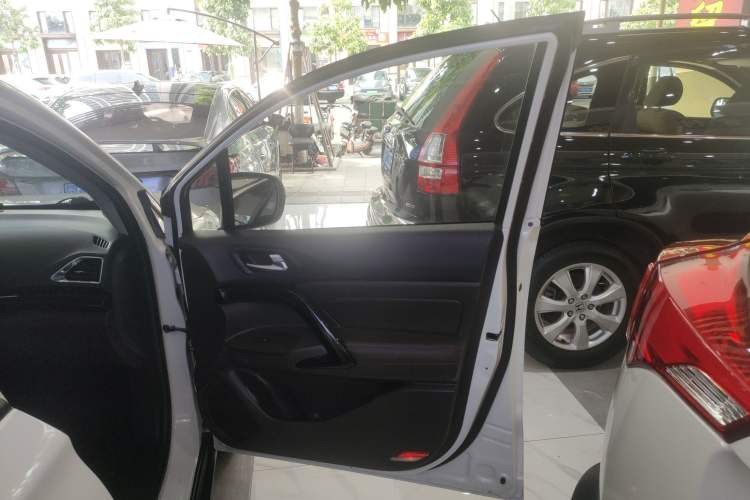 Used GAC Group Qizhi PHEV 2019 1.5L Smart Connect Premium Edition Interior 5