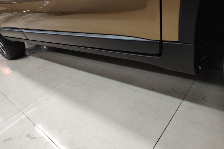 Used GAC Group Qizhi PHEV 2019 1.5L Smart Connect Luxury Edition Right Side Sill