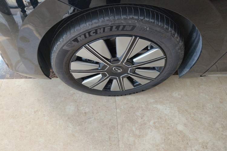 Used GAC Trumpchi E8 New Energy 2024 150km Dragon Roar Starry Night+ Left Front Wheel Hub