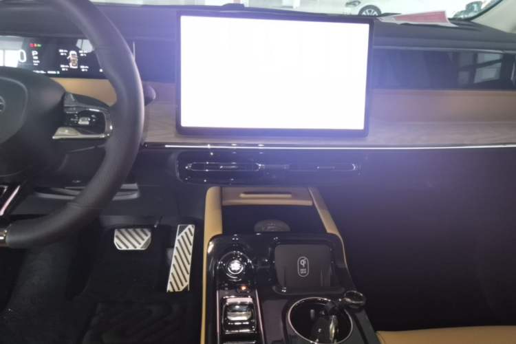 Used GAC Trumpchi E8 New Energy 2024 150km MAX+ Audio And AC Panel