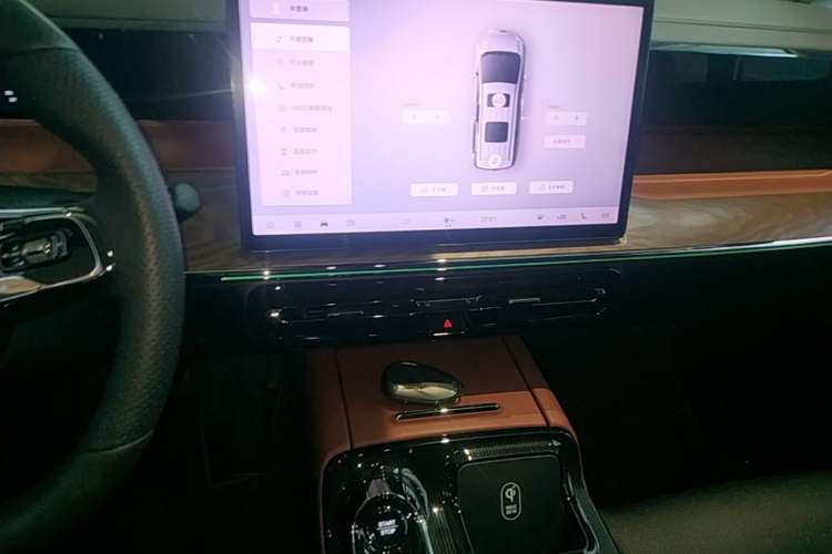 Used GAC Trumpchi E8 New Energy 2024 150km MAX+ Audio And AC Panel