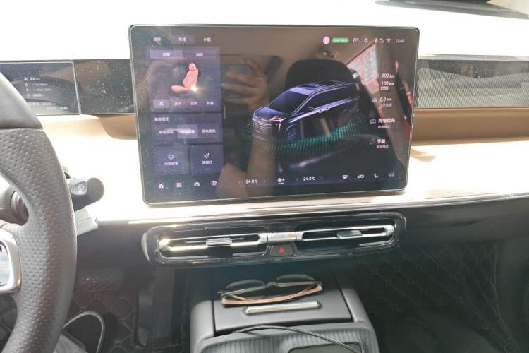 Used GAC Trumpchi E8 New Energy 2024 150km MAX Audio And AC Panel