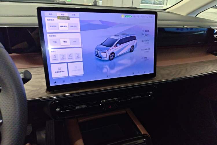 Used GAC Trumpchi E8 New Energy 2024 150km Dragon Roar Starry Night+ Audio And AC Panel