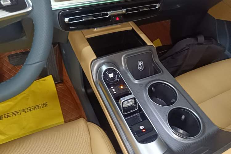 Used GAC Trumpchi E8 New Energy 2024 150km Longteng Starry Night Edition Gear Lever