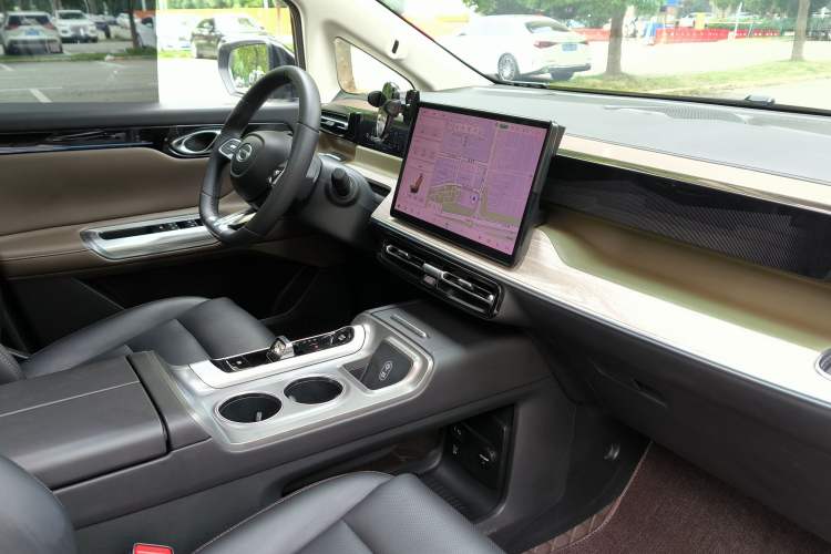 Used GAC Trumpchi E8 New Energy 2024 150km MAX Interior 5