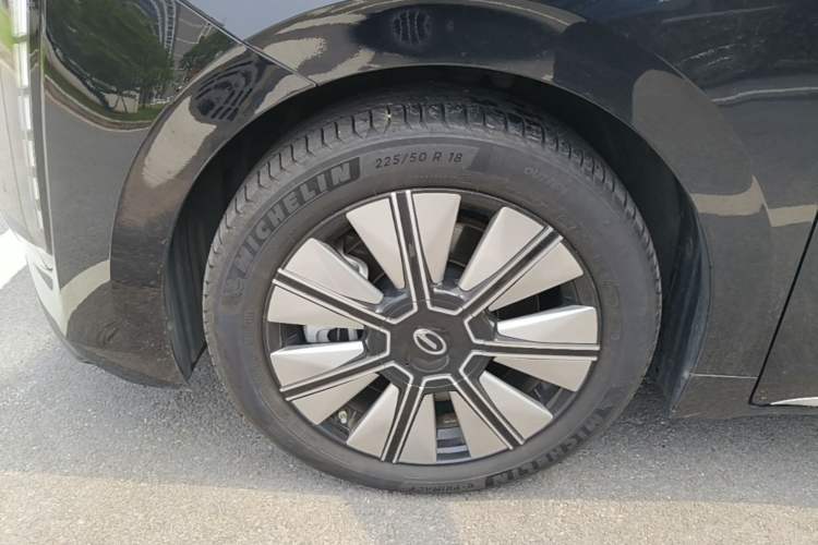 Used GAC Trumpchi E8 New Energy 2024 150km Longteng Glorious+ Left Front Wheel Hub