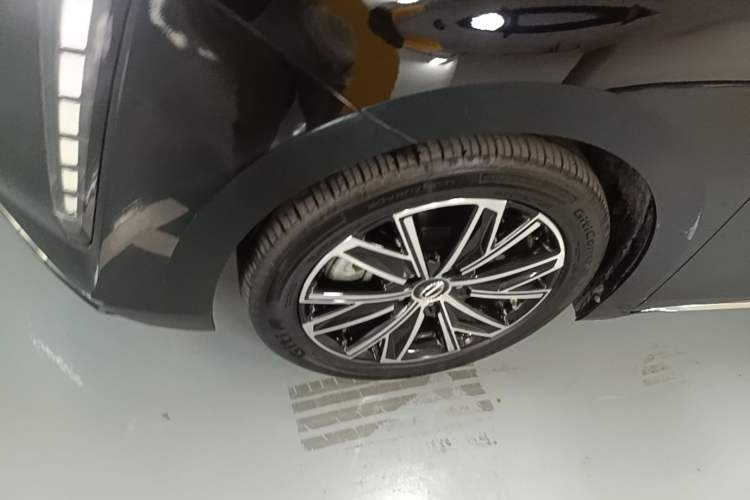 Used GAC Trumpchi E8 New Energy 2024 150km Longteng Starry Night Edition Left Front Wheel Hub