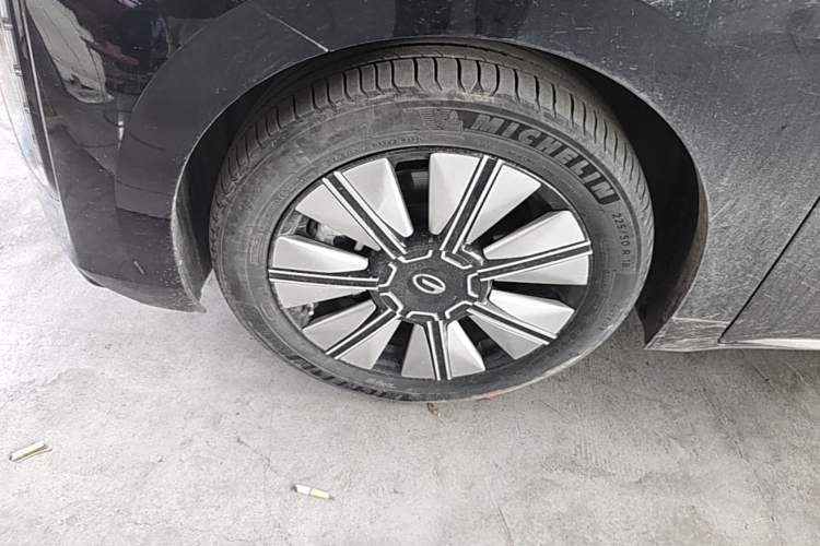 Used GAC Trumpchi E8 New Energy 2024 150km Longteng Glorious+ Left Front Wheel Hub